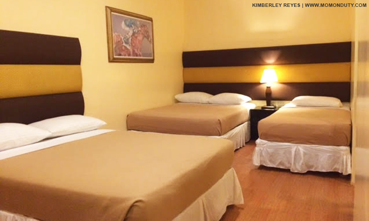 Mountain Lake Resort offers hotel-style rooms for families. | www.momonduty.com