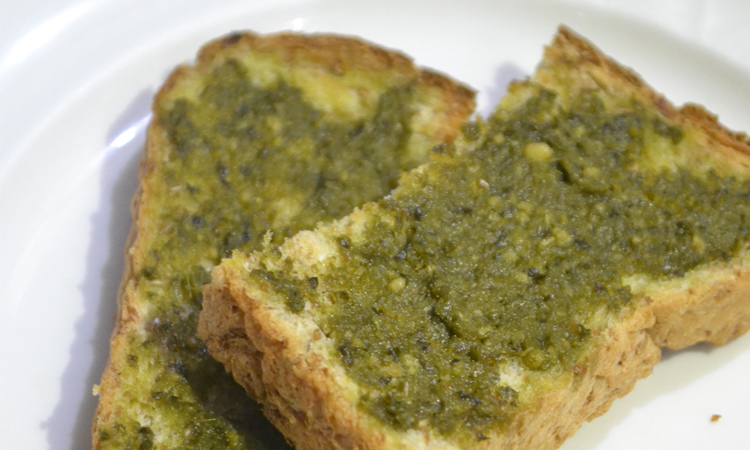 The Contadina Pesto Sauce is a life saver for surprise get togethers since it's ready to eat and delicious. | www.momonduty.com