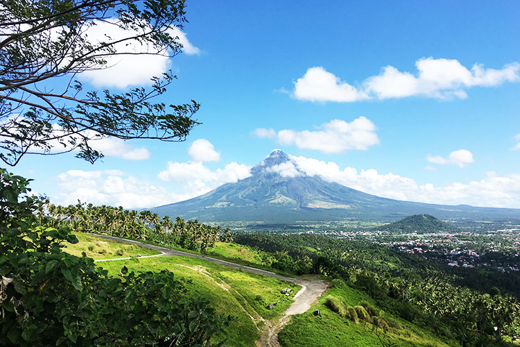 This Bicol road trip itinerary and budget is good for 3 days and for a family of four. www.momonduty.com